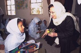 (3)Tanaka visits refugee camp in northwest Pakistan